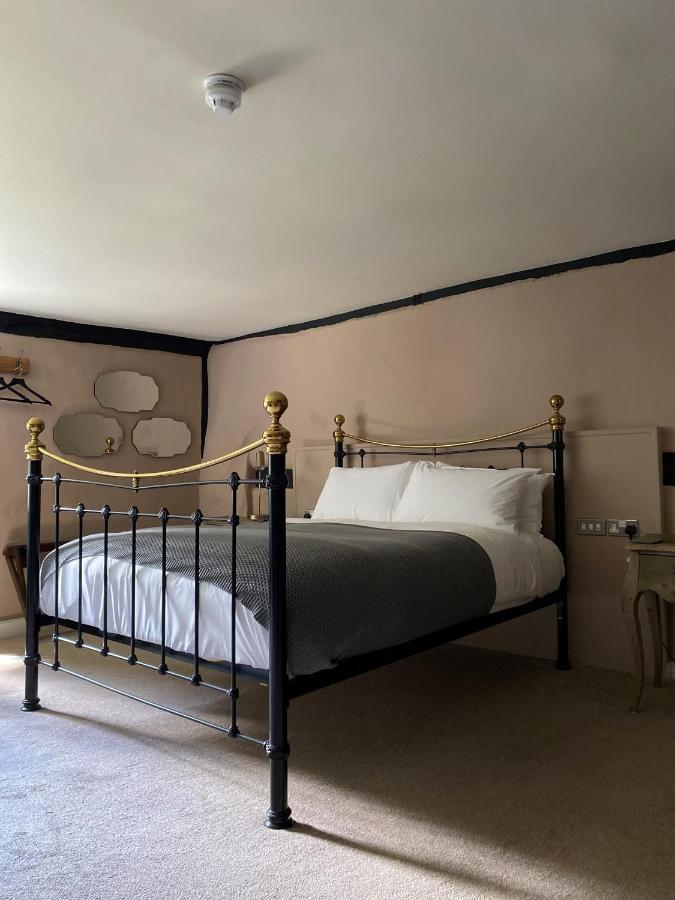 The Woolpack Hotel Тентърдън Екстериор снимка