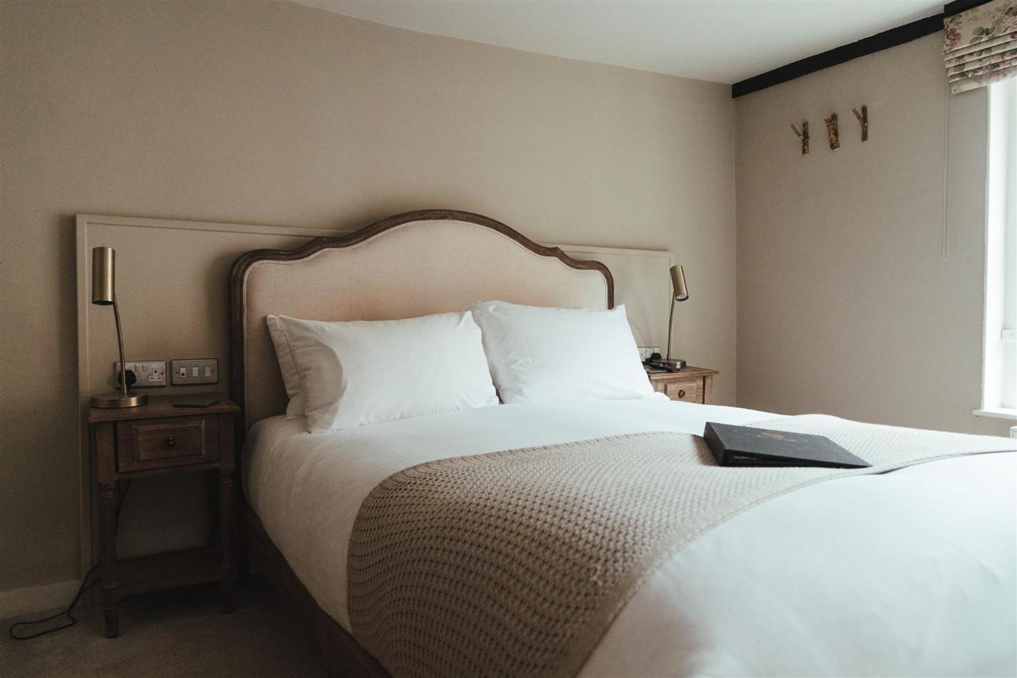 The Woolpack Hotel Тентърдън Екстериор снимка