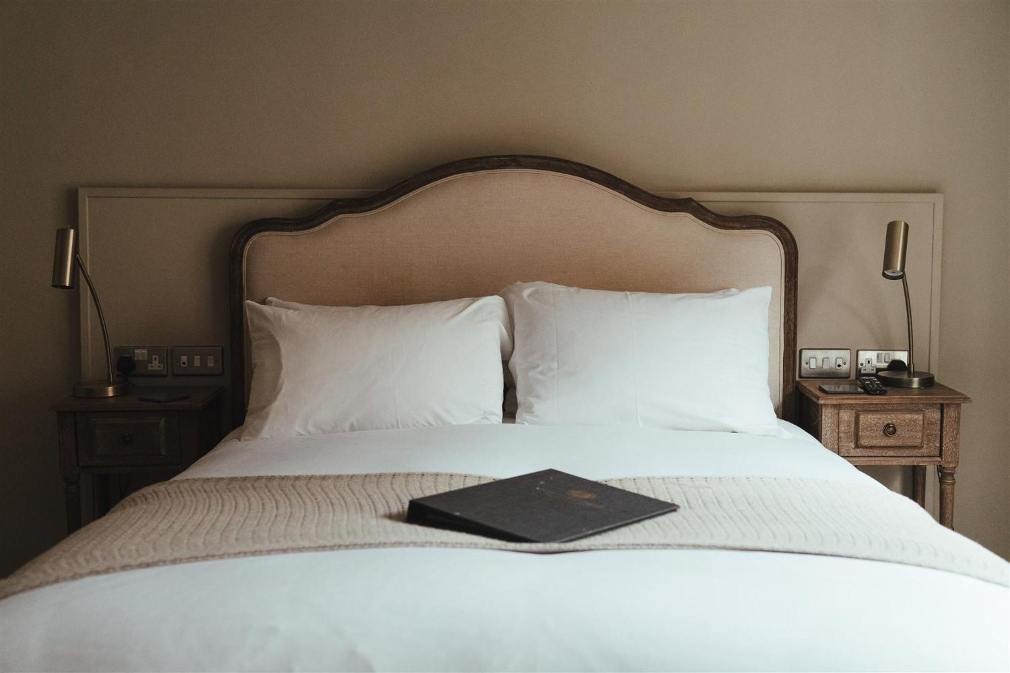 The Woolpack Hotel Тентърдън Екстериор снимка