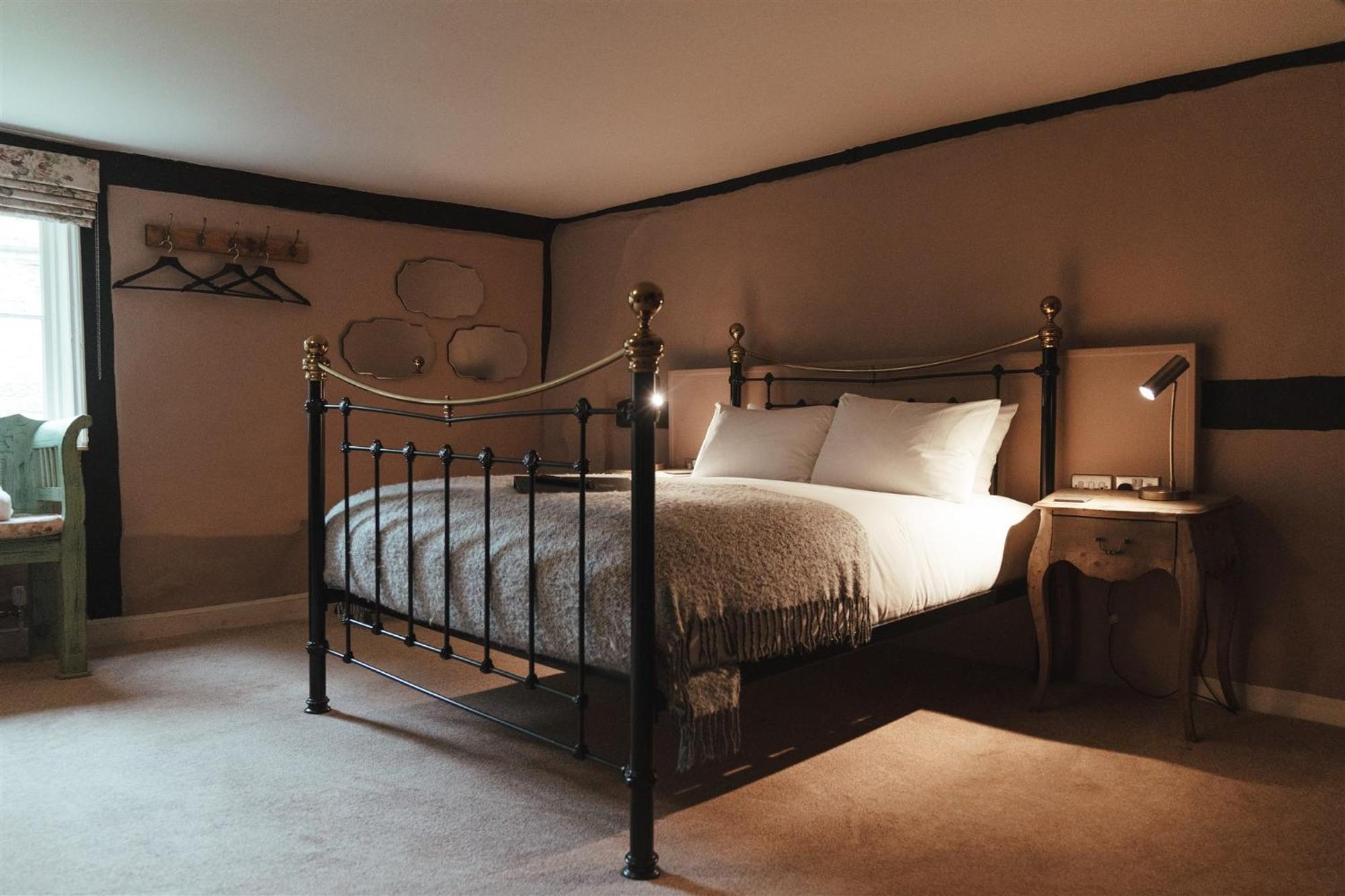 The Woolpack Hotel Тентърдън Екстериор снимка