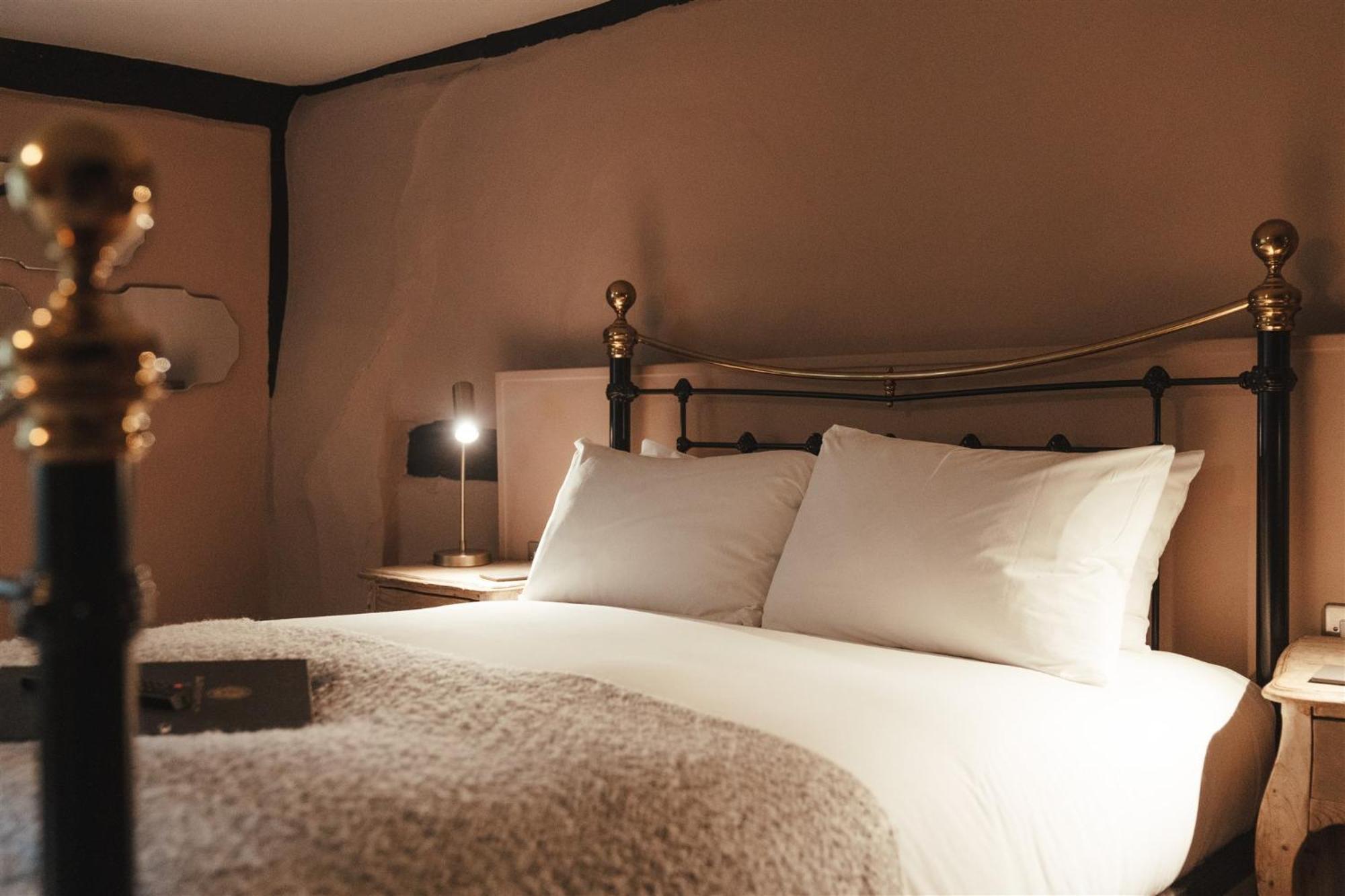 The Woolpack Hotel Тентърдън Екстериор снимка