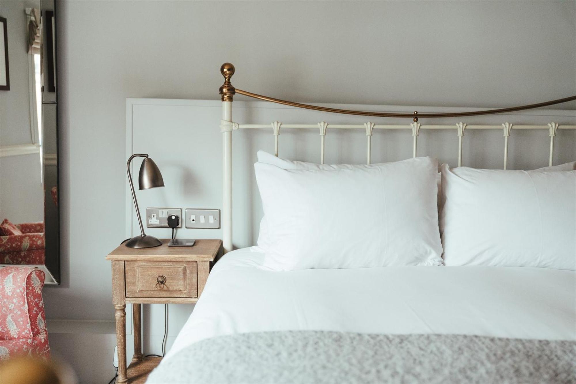 The Woolpack Hotel Тентърдън Екстериор снимка